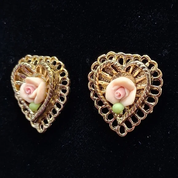 Vintage Porcelain Rose Hearts Earrings With Gold Tone Filigree Settings Pierced - Picture 5 of 11